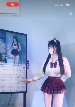 75519-75522超短裙黑丝大长腿极品美女视频