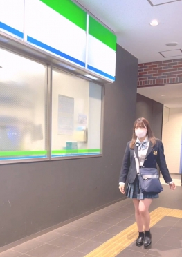 68362jk短裙小姐姐女同学缠着我一起乘坐地铁回家视频