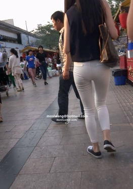75909-75912逛街的白色紧身裤长腿美女视频