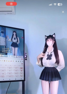 75504-75507爱聊天的超短裙黑丝足大长腿美女视频